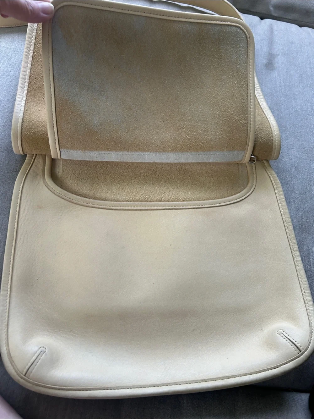 Coach Vintage y2k Hippie Utility flap style messenger bag in Bone rare find 9404